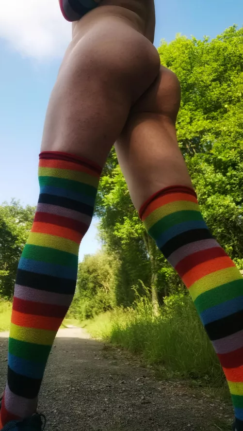 Wanna give my butt a slap while I go on my naked walk? 🍑