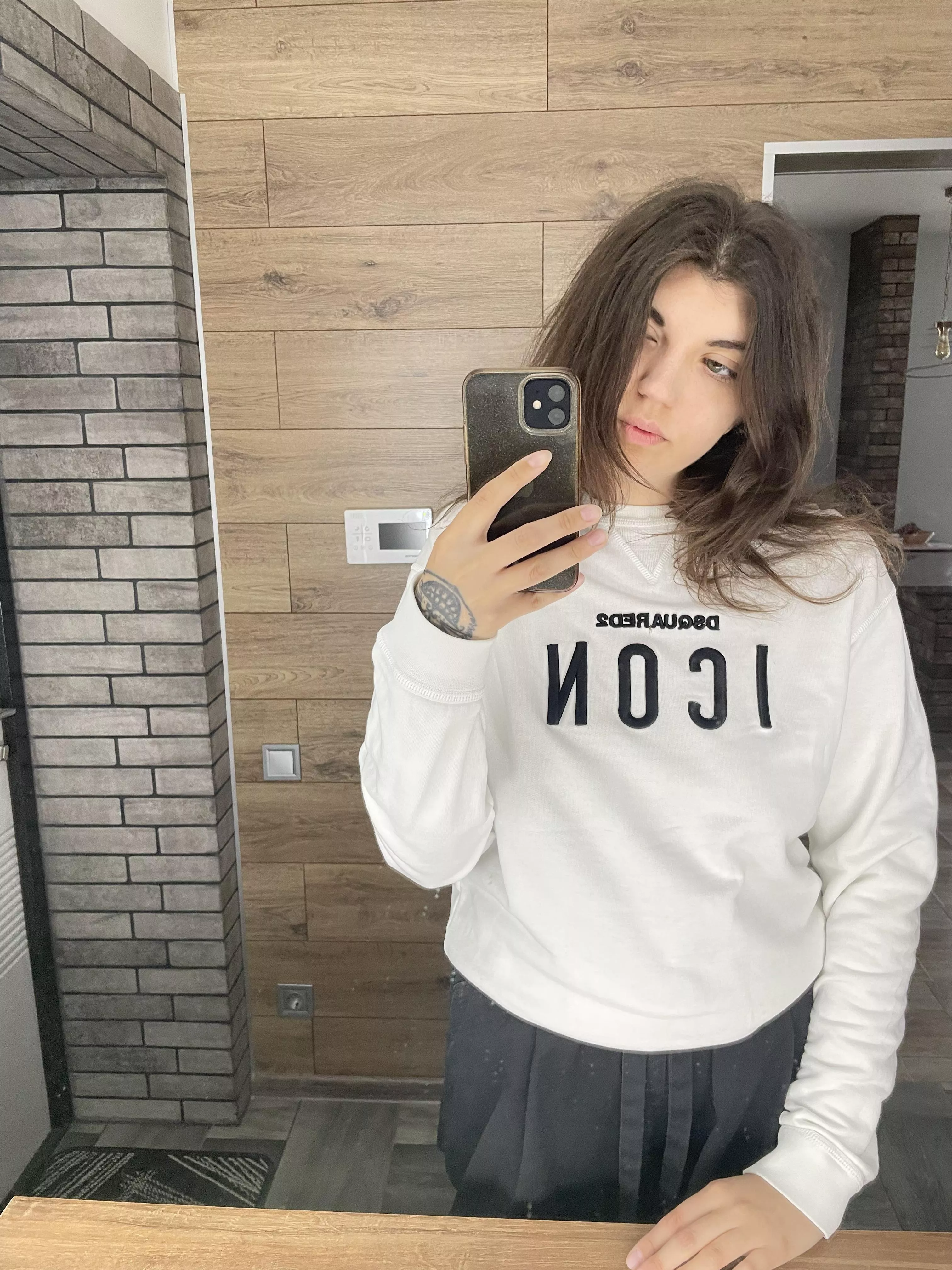 Wanna have a little hot party tonight