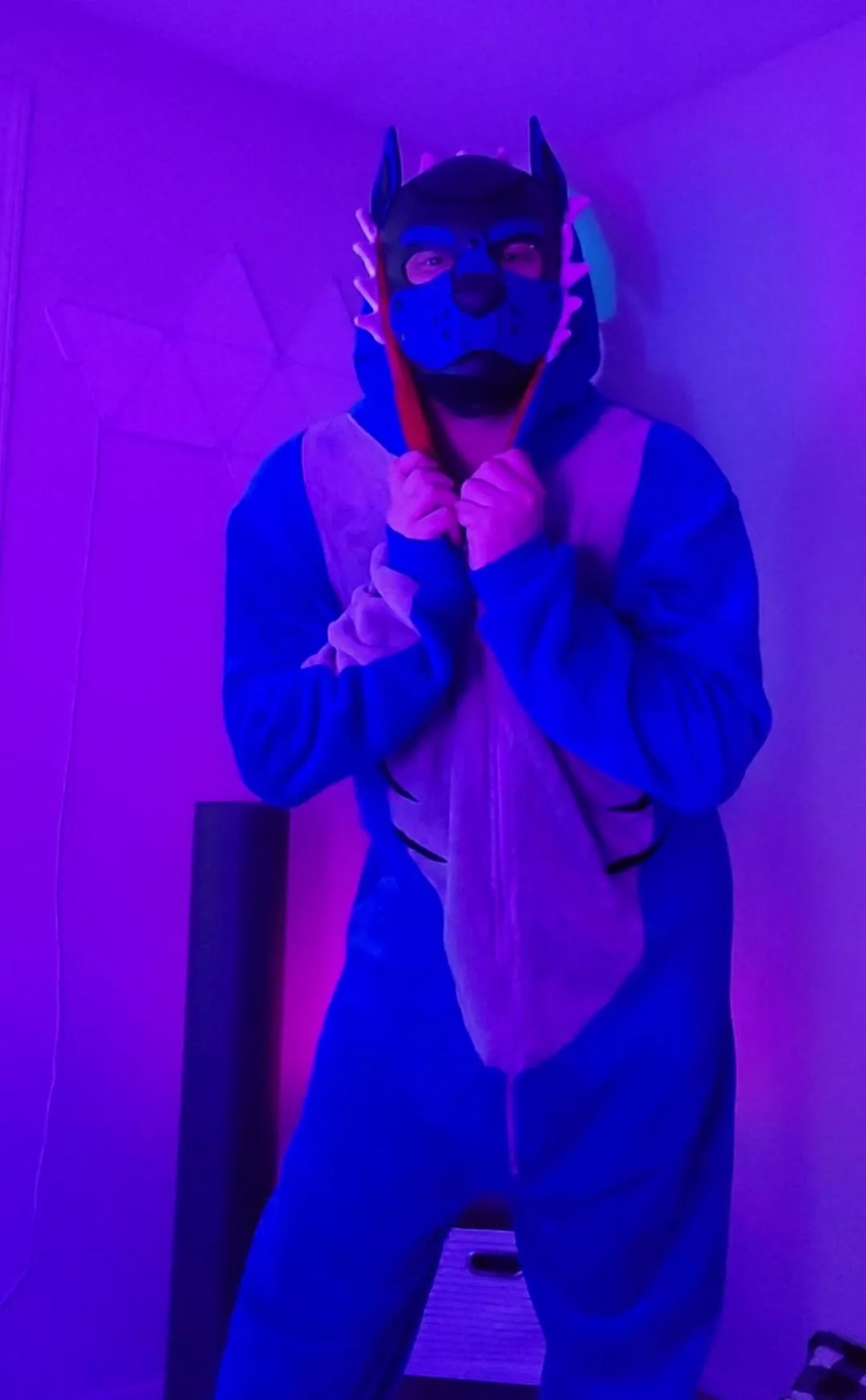 Wanna play Apex Legends in our onesies? 🐶