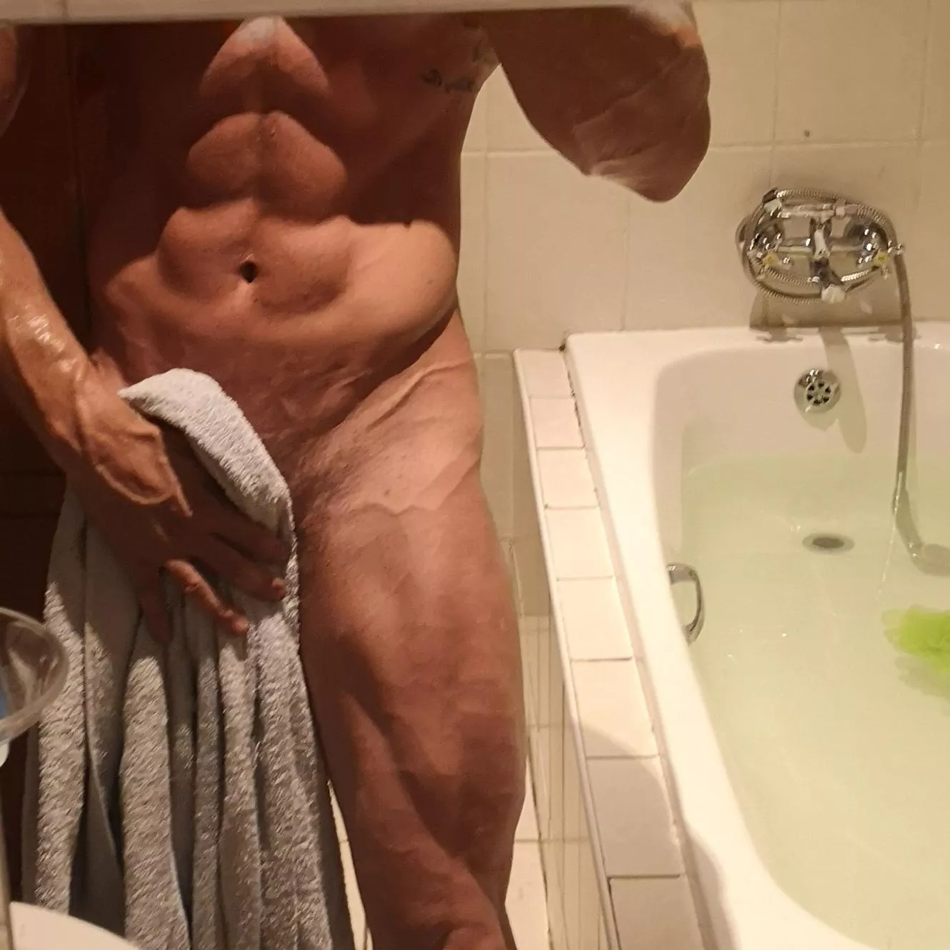 Wanna run ur hands down (M)e M(35)