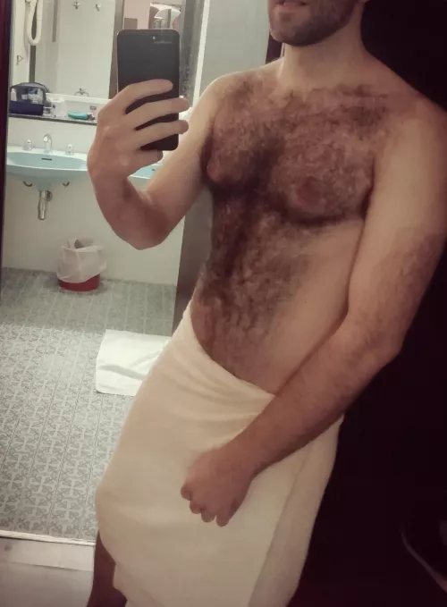 Wanna s3e wmat's below the towel? 