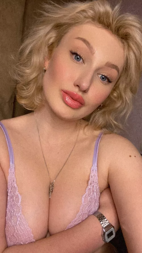 Want to milk my slutty bubbles?🤤 my link here 👇🏻