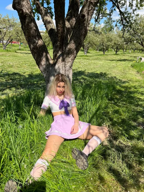 Warm weather = Outdoor play time for this gerl 😉💦