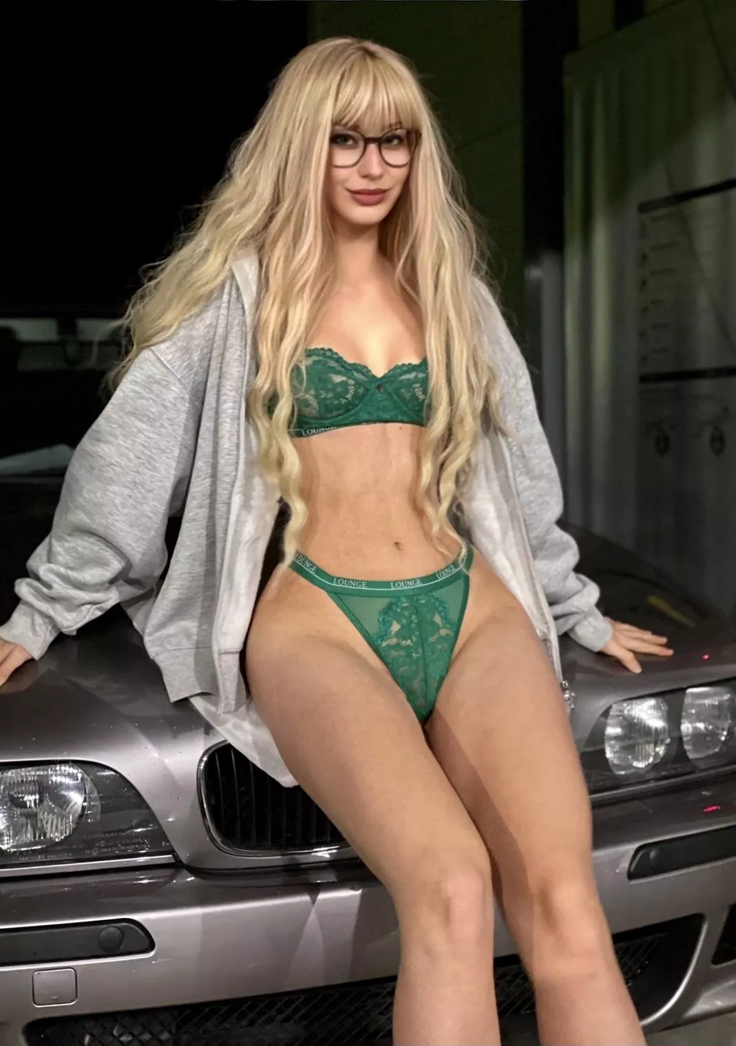 was washing the car today in my new outfit... I don't know why the others looked at me like that... I think one had a boner 😌