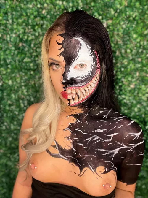 Watchya think?? 😚😚🕷