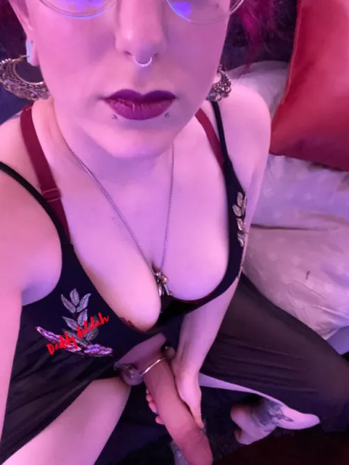 We both know who has the bigger dick bitch boy😈