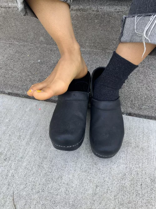 Wearing my clogs to work today, anyone want the socks? ♥ [asianfeet]