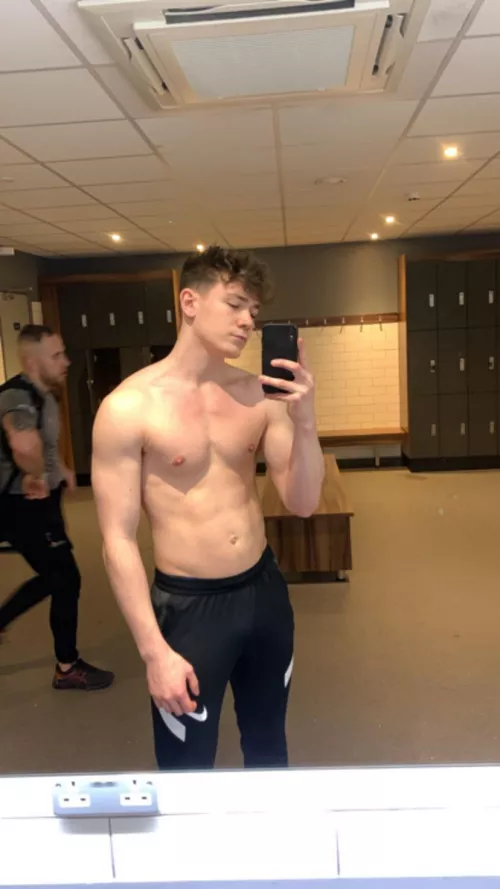 Wearing these joggers at the gym because they show my bulge 😉