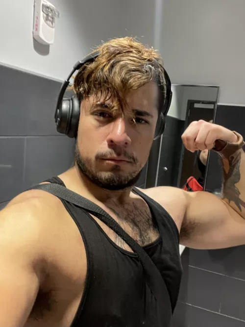 Weekend flex, I give ripe muscle bear hugs post gym workout π§Έπͺβ€οΈ