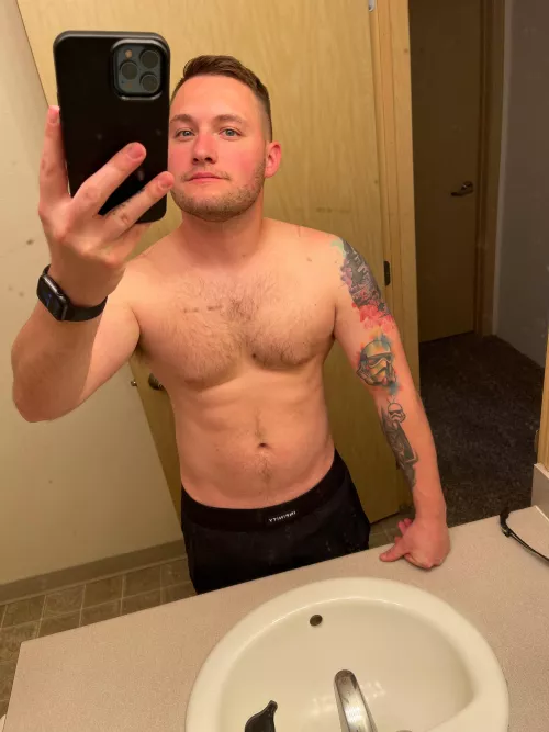 Went a little hard on hack squats then harder on dinner! (M29)