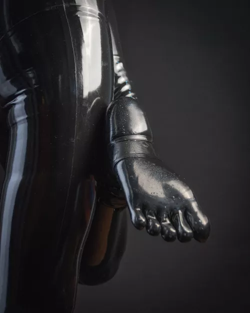 Wet Rubber toes 😅