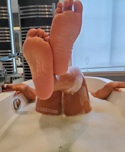Wet, wrinkly soles ready for that face of yours! π£π
