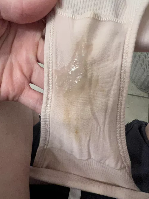 What a shame all this pussy juice going to waste! 😭