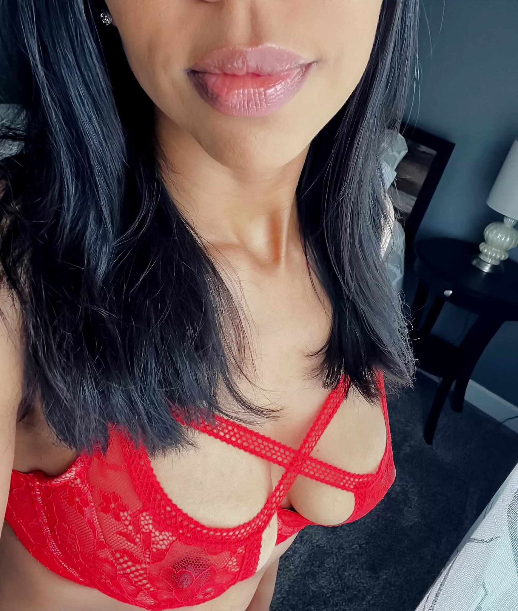 What color would be better than red for this photo?