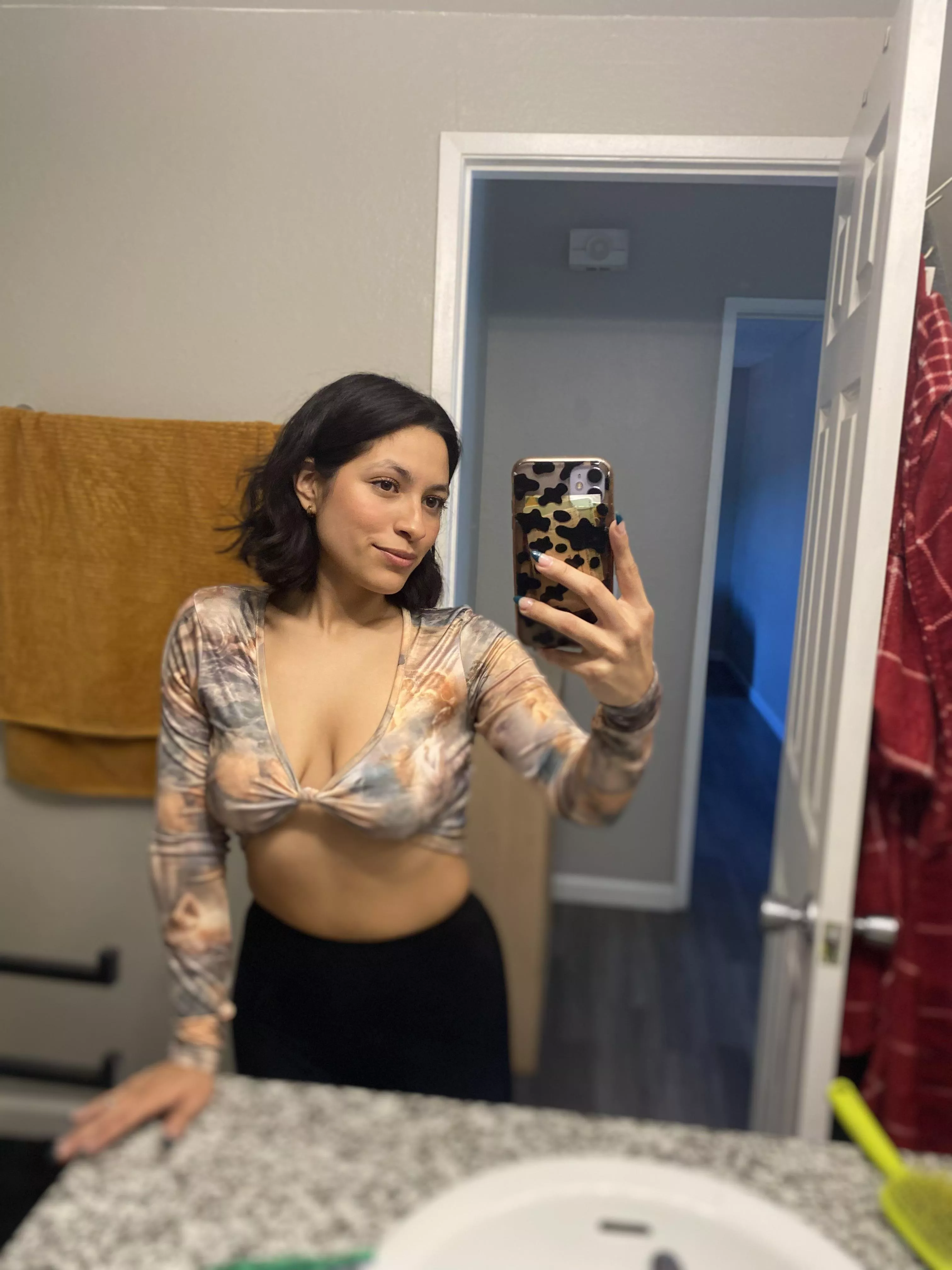 What do you think about my hair length? I’m letting it grow out:)