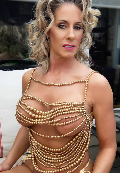 😈 What do you think about my new outfit? I don’t think it’s revealing enough…