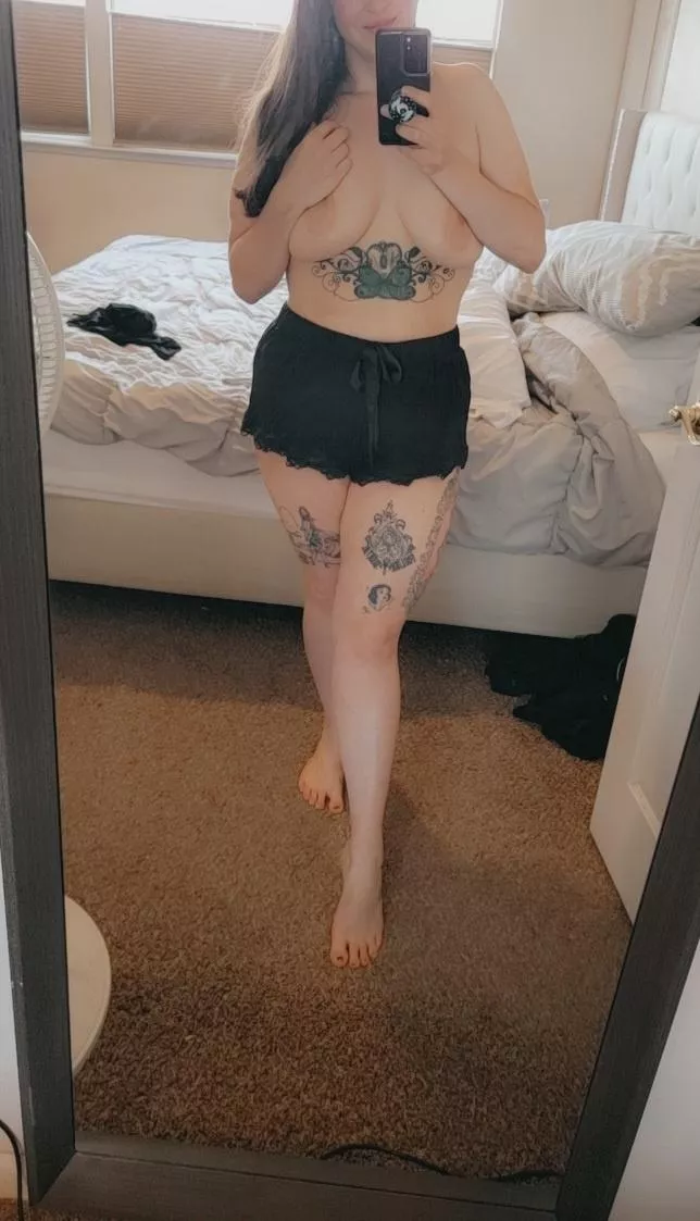 What do you think of my new summer pajamas? 🖤