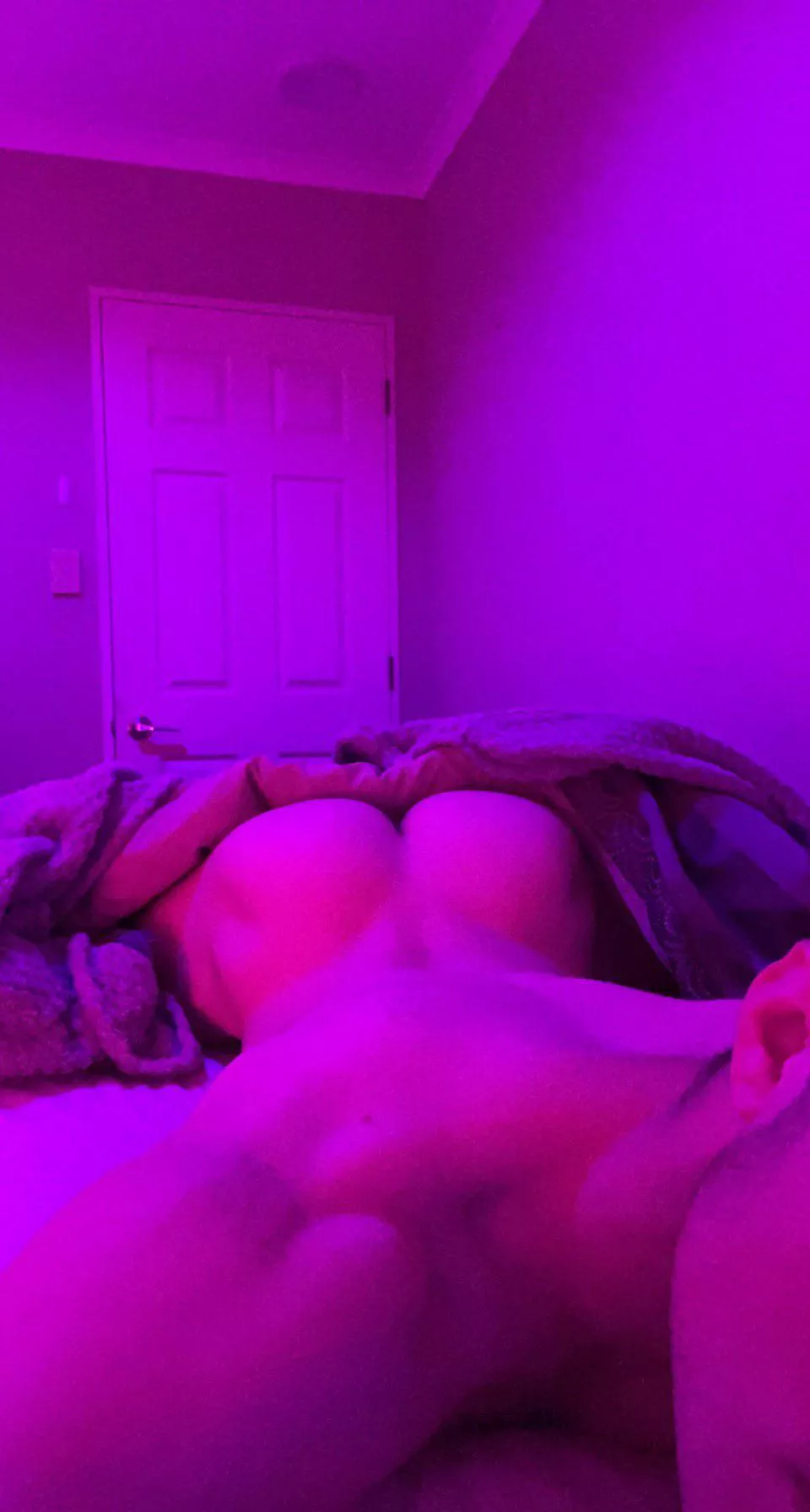 What would u do if u waking in and saw me like this? 😈🍑