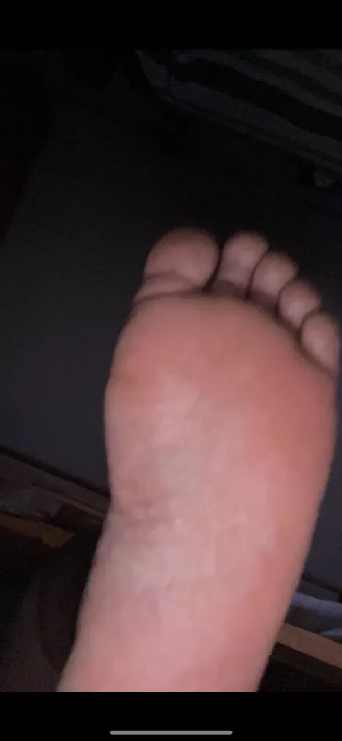 What would you do if you had these feet in front of you? Dms are open:)