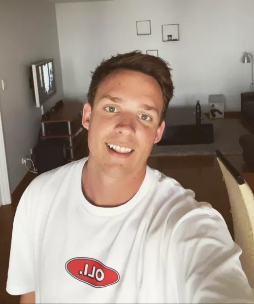 What’s up guys 😁