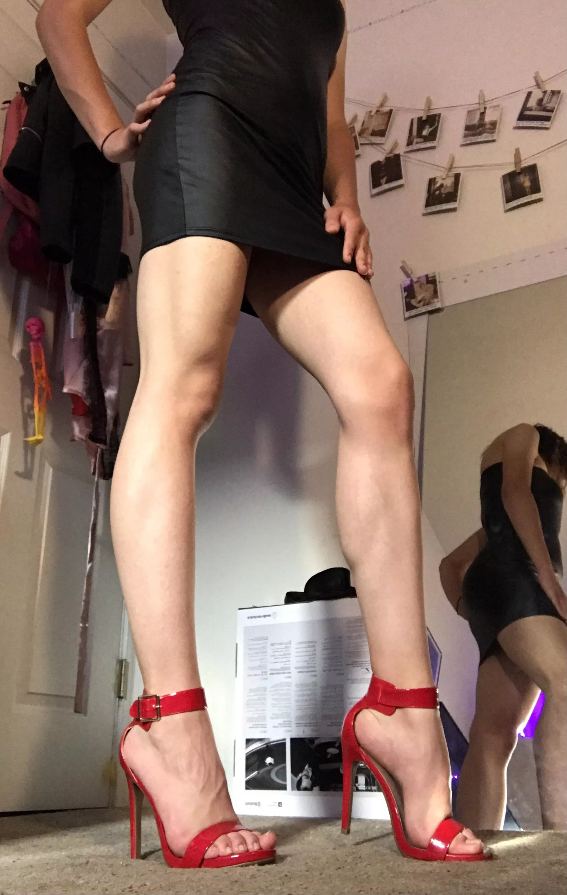 Whenever i wear sandal heels people stare 🤔 very interesting