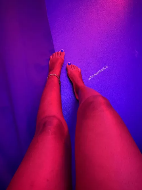 Where are my feet lovers?