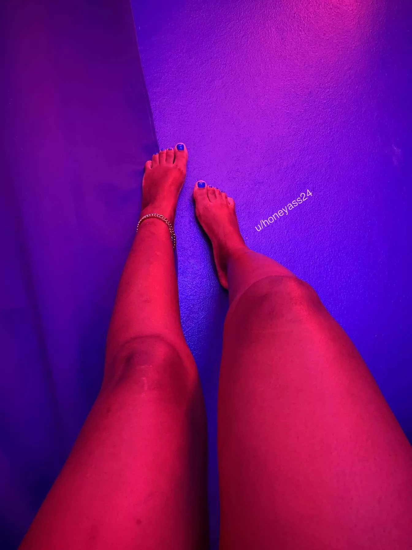 Where are my feet lovers?