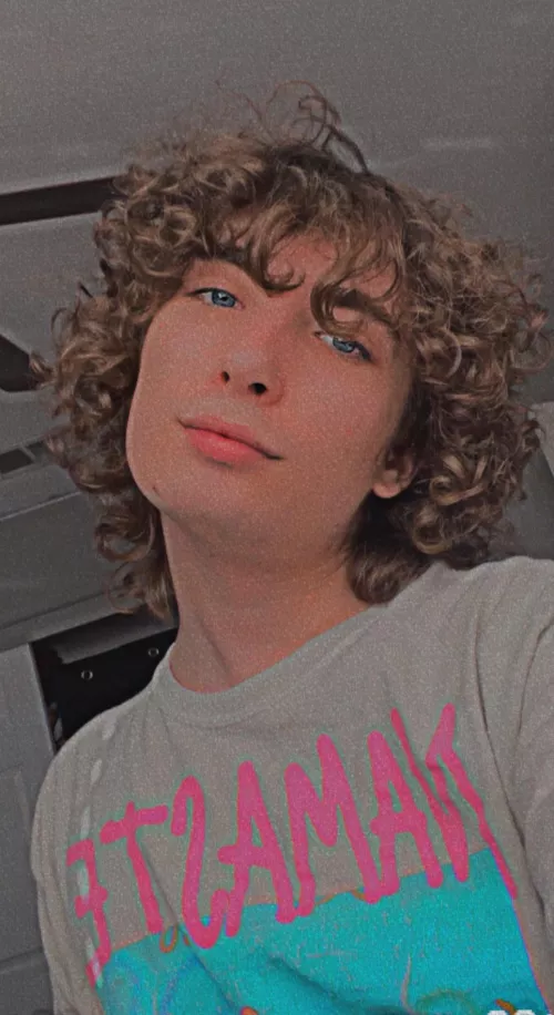 Where my Dead by Daylight or PlayStation gaymers at? š„° message me, I wanna make friends š¤ anyone!