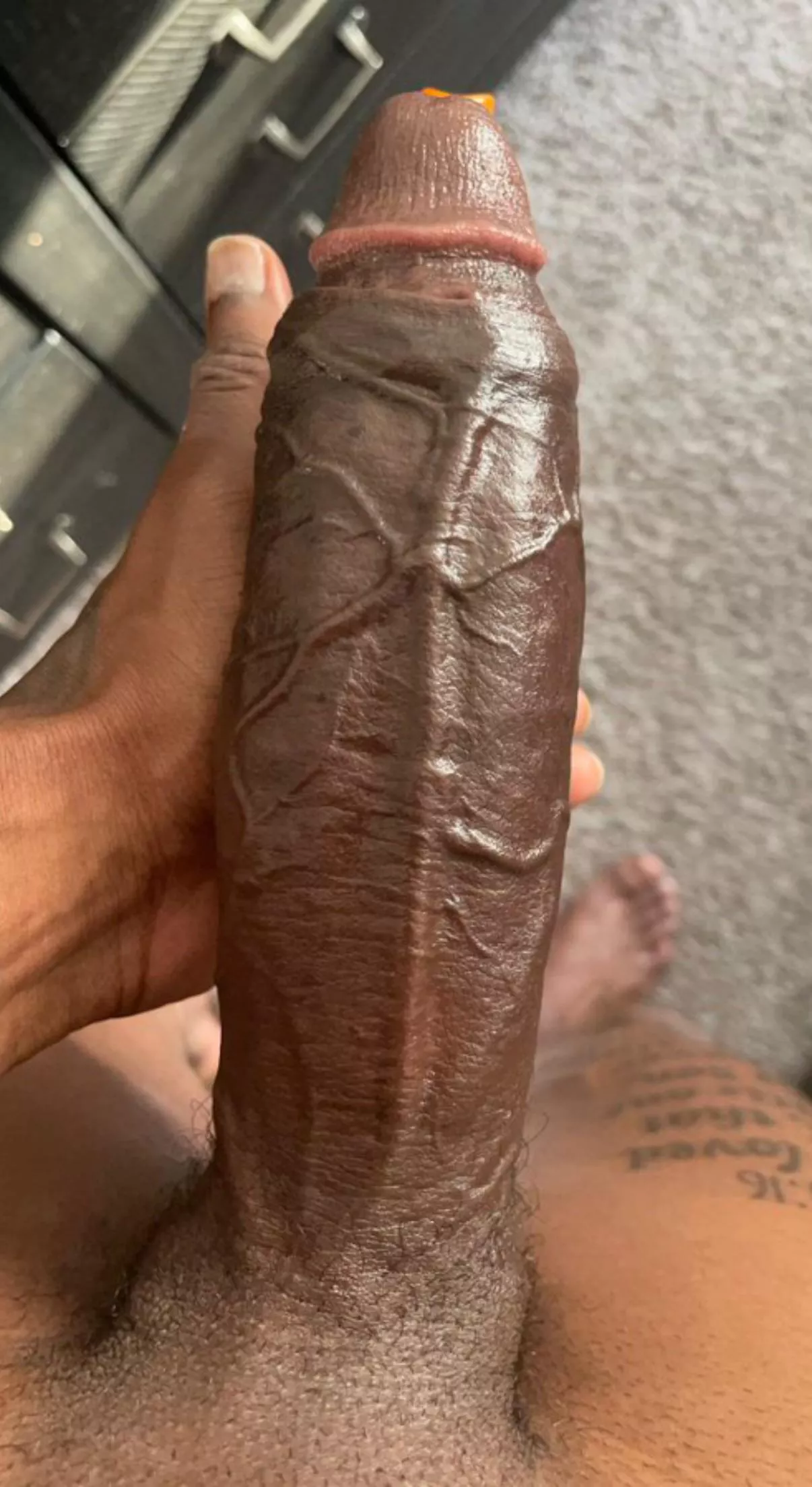 Where my slaves at, get on your knees and let me bless you 🍆