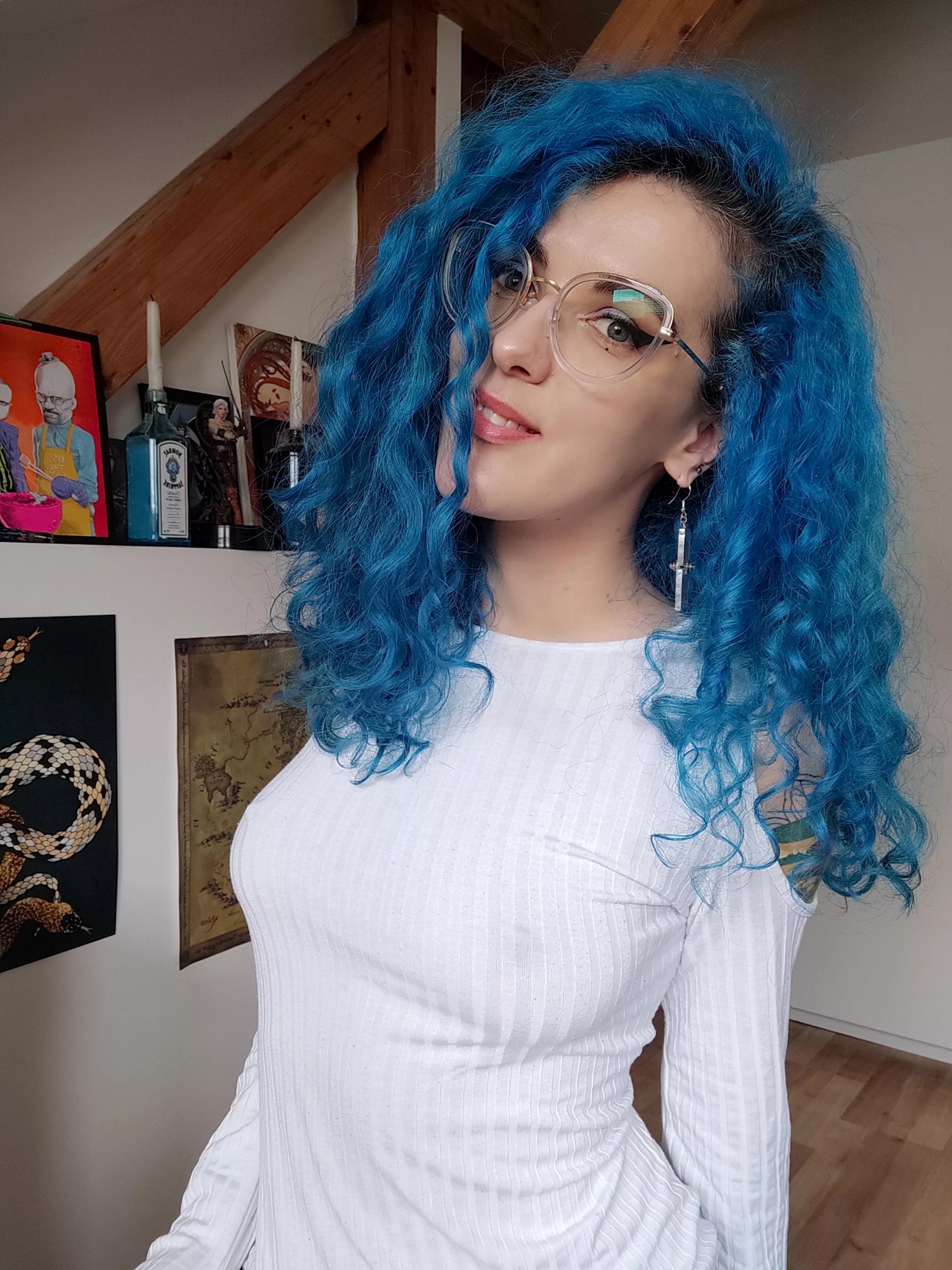 White ribbed top pokies