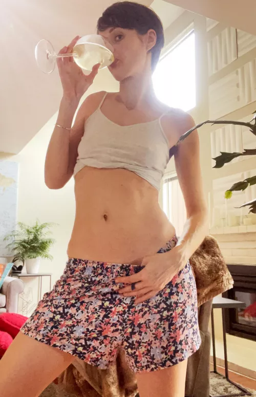 White wine makes me… Happy?