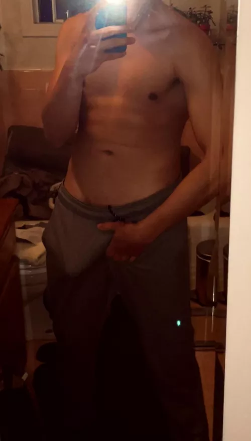 Who doesn’t love grey sweatpants?