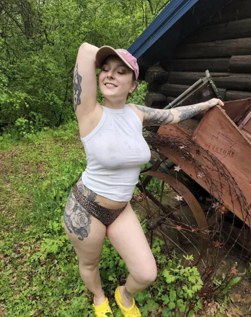 Who else likes a country girl