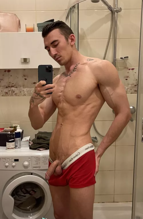 who is with me in the shower🥵