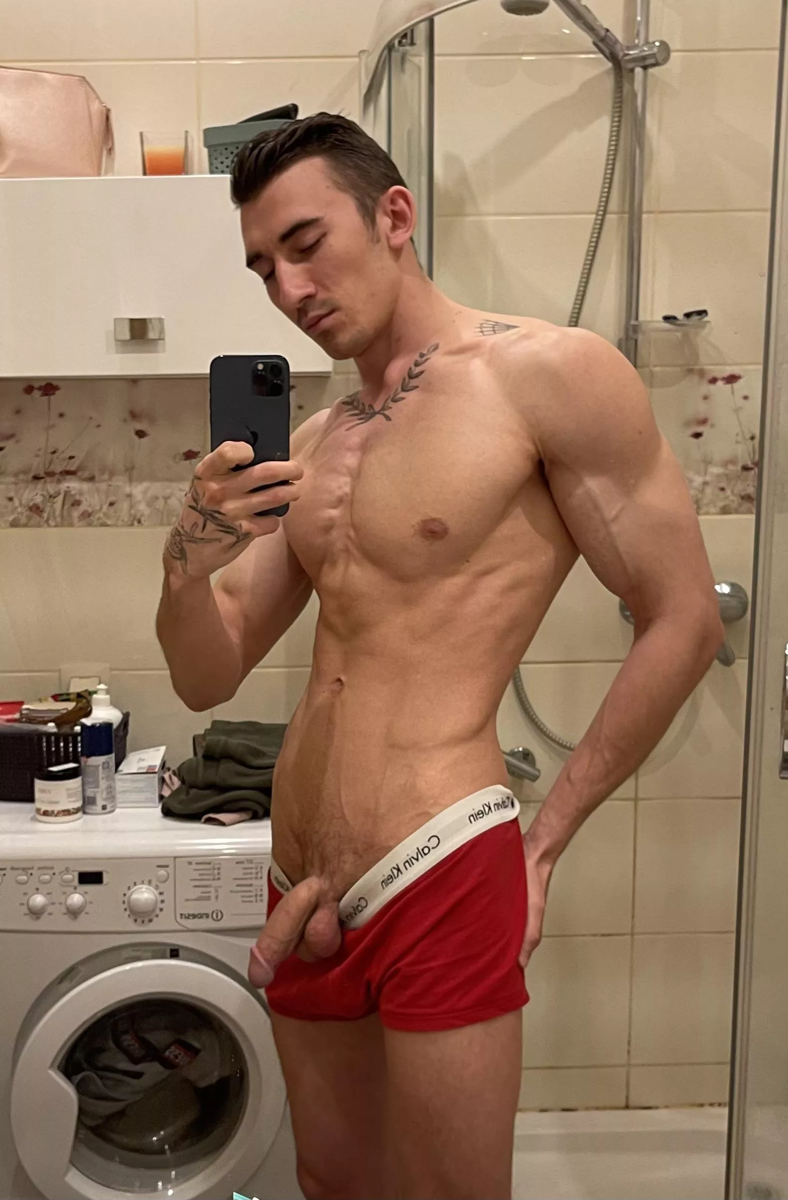 who is with me in the shower🥵