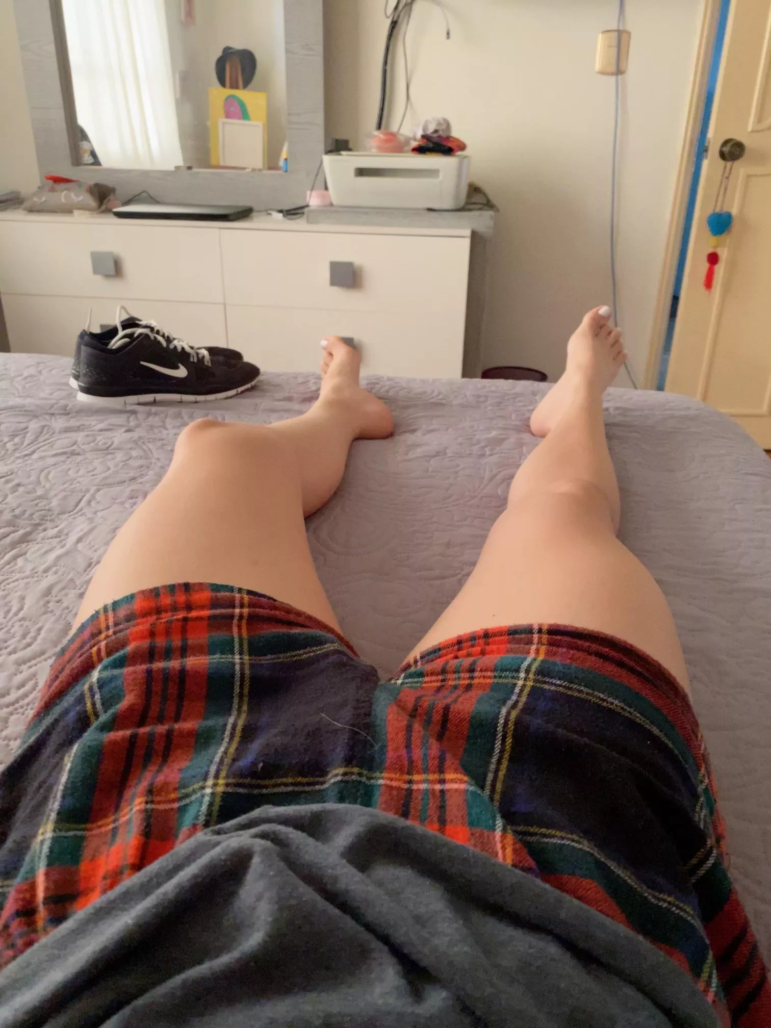 Who likes my feet? I want to see how hard I make you guys 🥰