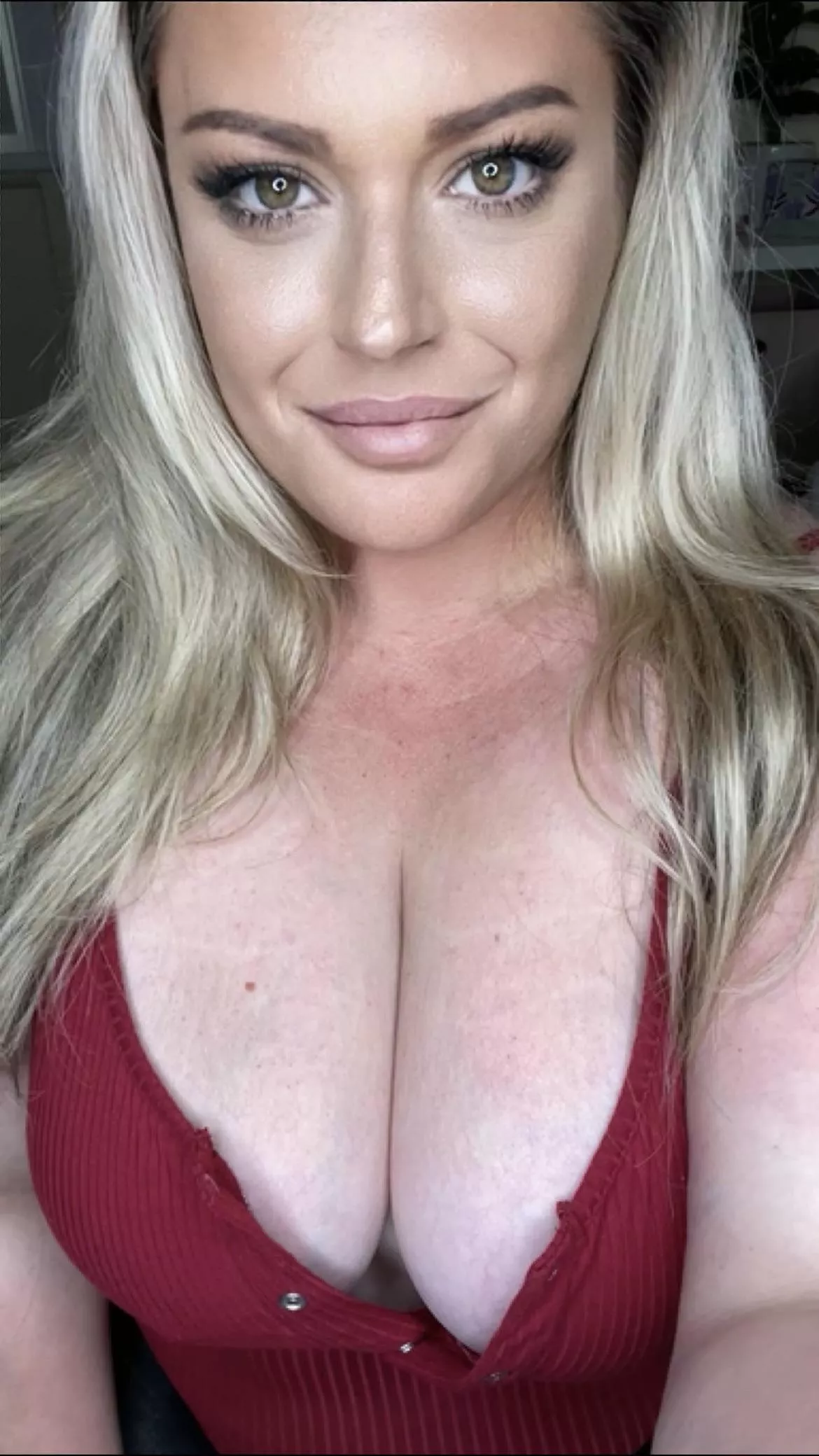 Who likes their blondes chubby? 🥰