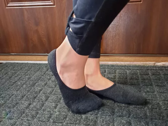 who likes what they see and would like to see my bare feet?