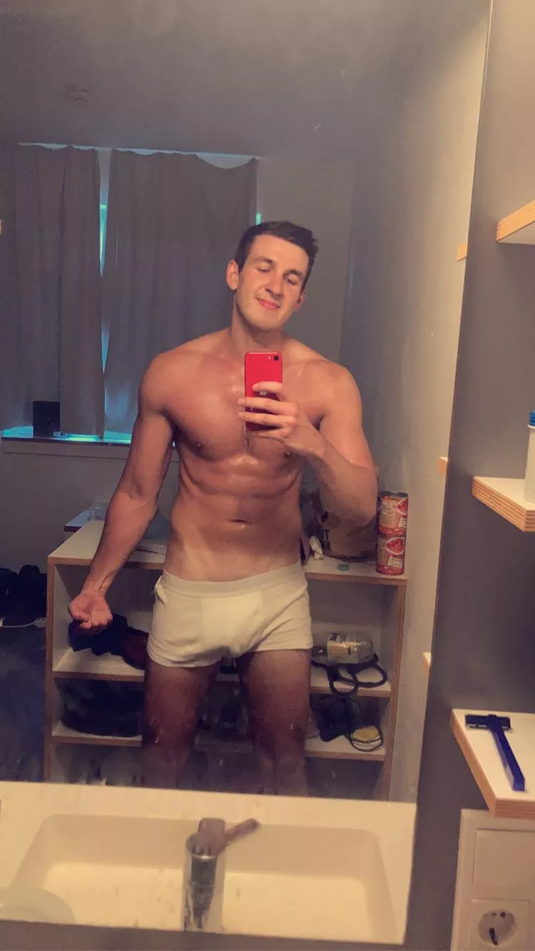 Who likes white ? 💦 I like white sauce hehe