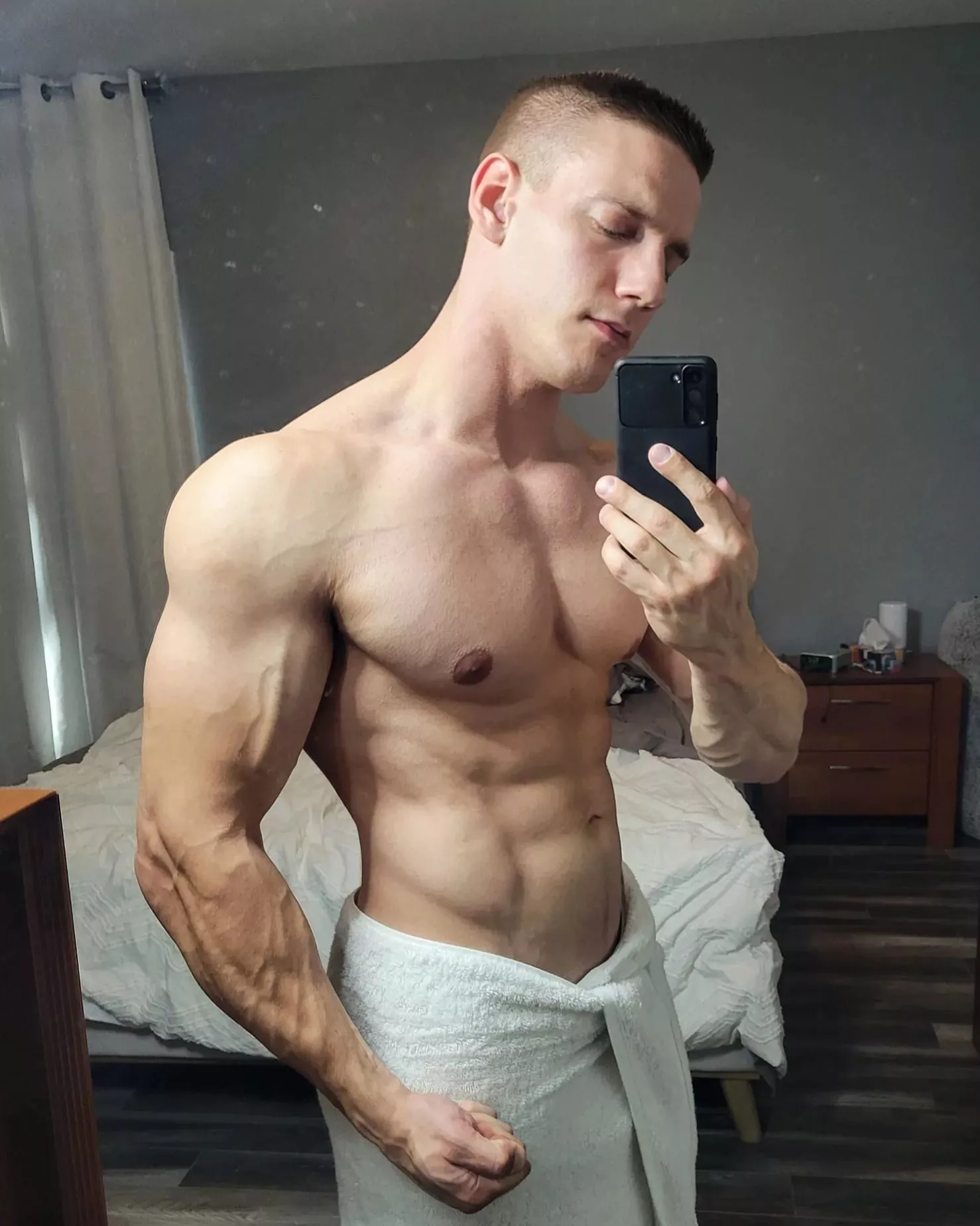 who love muscle man ? π who love muscle man ? π