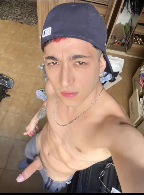 Who needs a big boy here? π€π»π