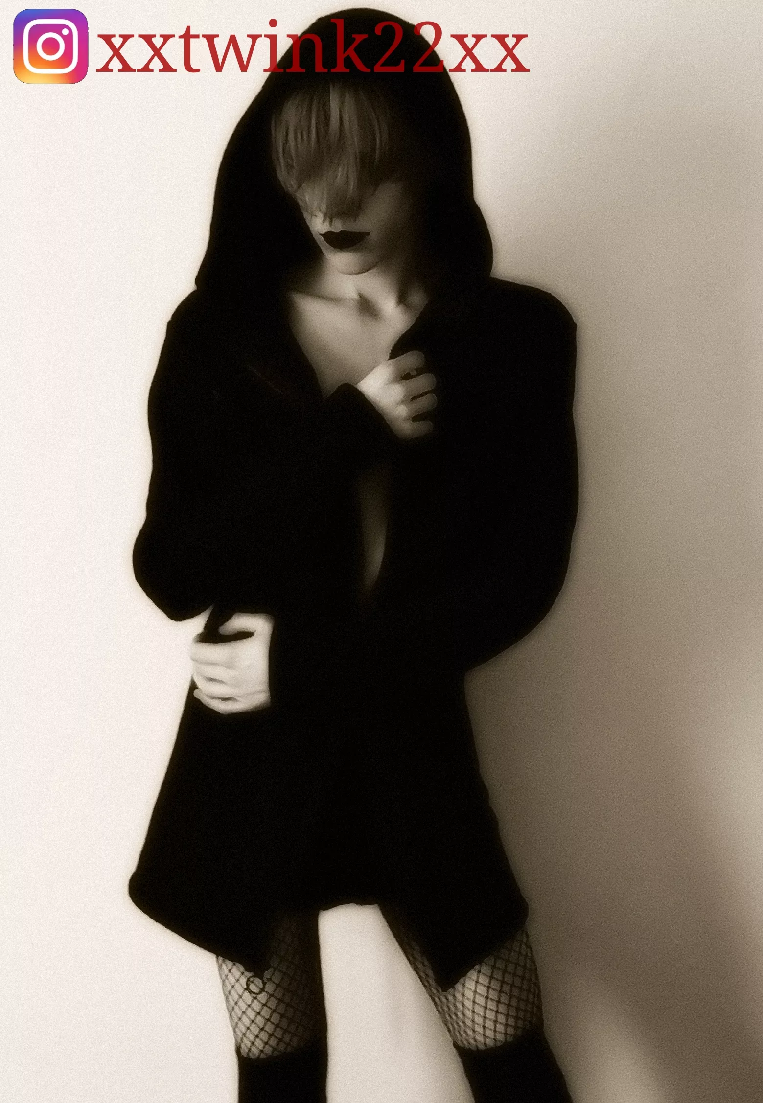 Who said blondes can't be goth 🖤