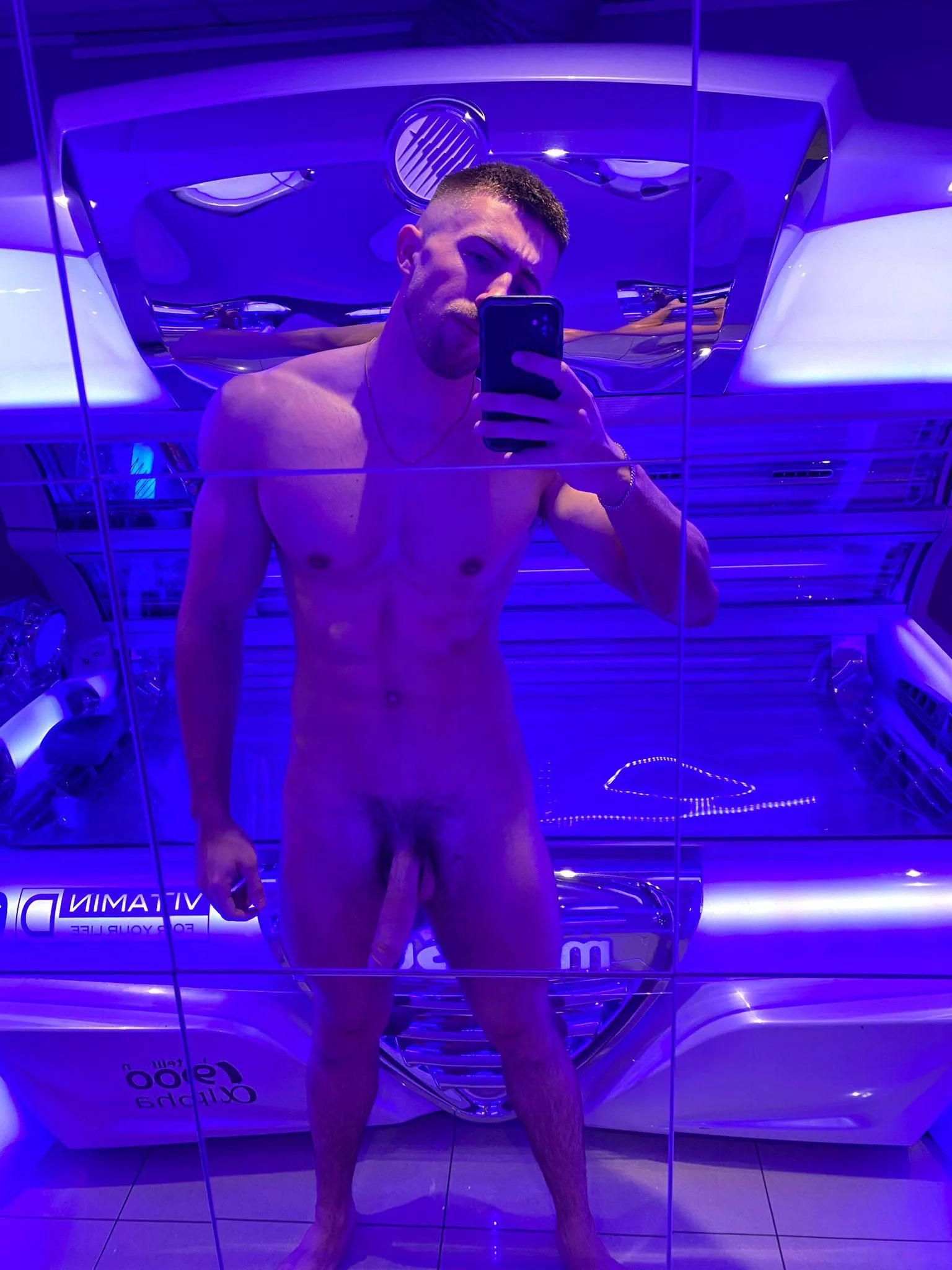 Who wants a taste of this big cock?😈