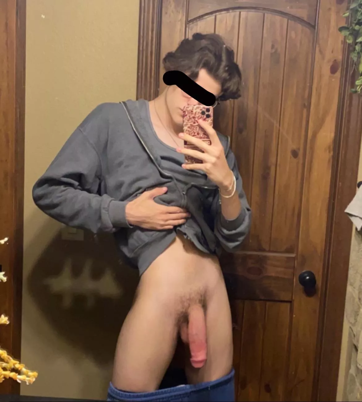 Who wants my big twink cock?😏