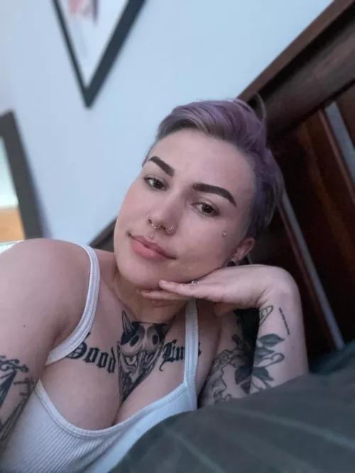 Who wants to come (p)lay in bed with me all day?