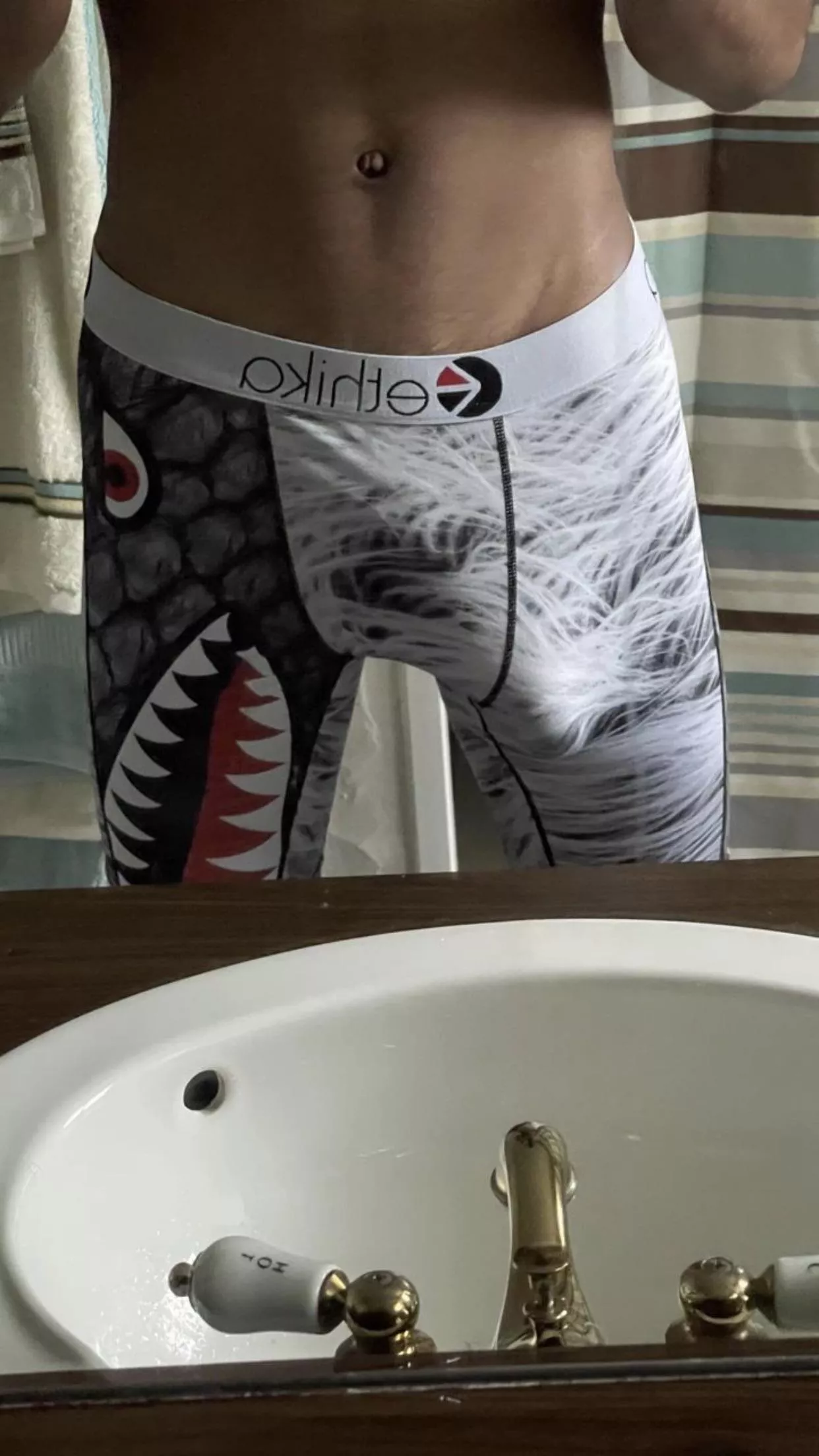 Who wants to compare bulges? Who wants to compare bulges?