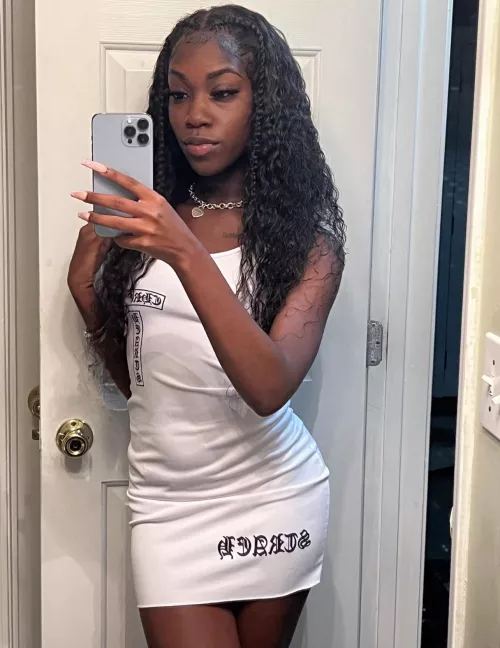 who wants to cum on her picture and send to her or send her dick pics? dm me asap