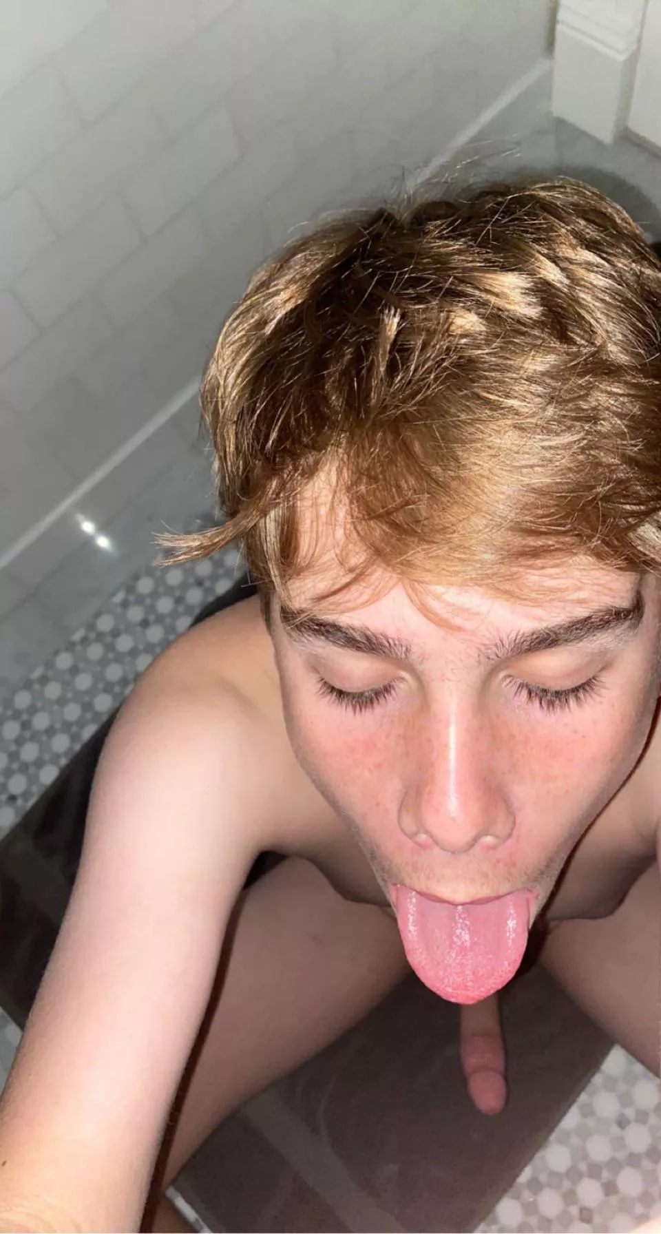 Who wants to drop their load here? Please daddy cover my face as a treat for me being a good little cumslut.