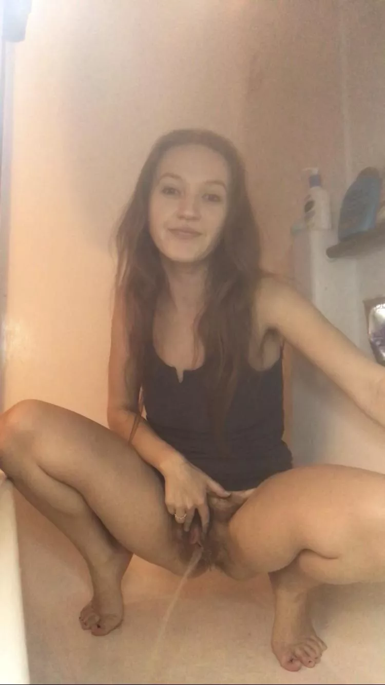 Who wants to fuck me while I’m peeing