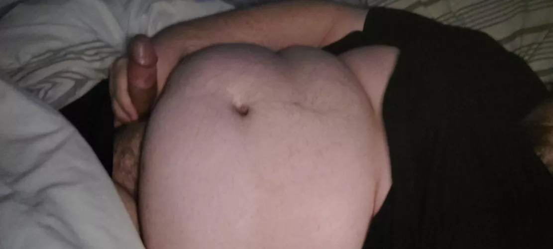 who wants to get comfy with me.